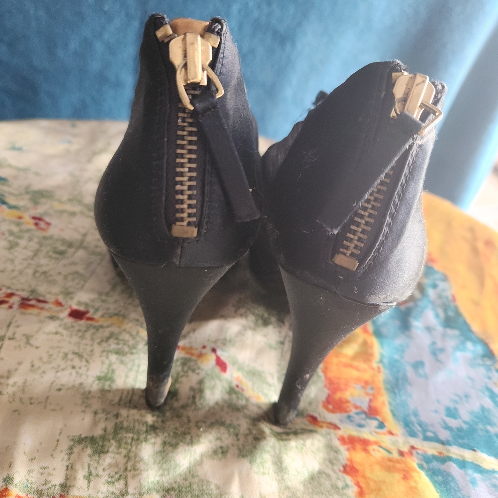 Nine West Black Heeled Boots with Zipper